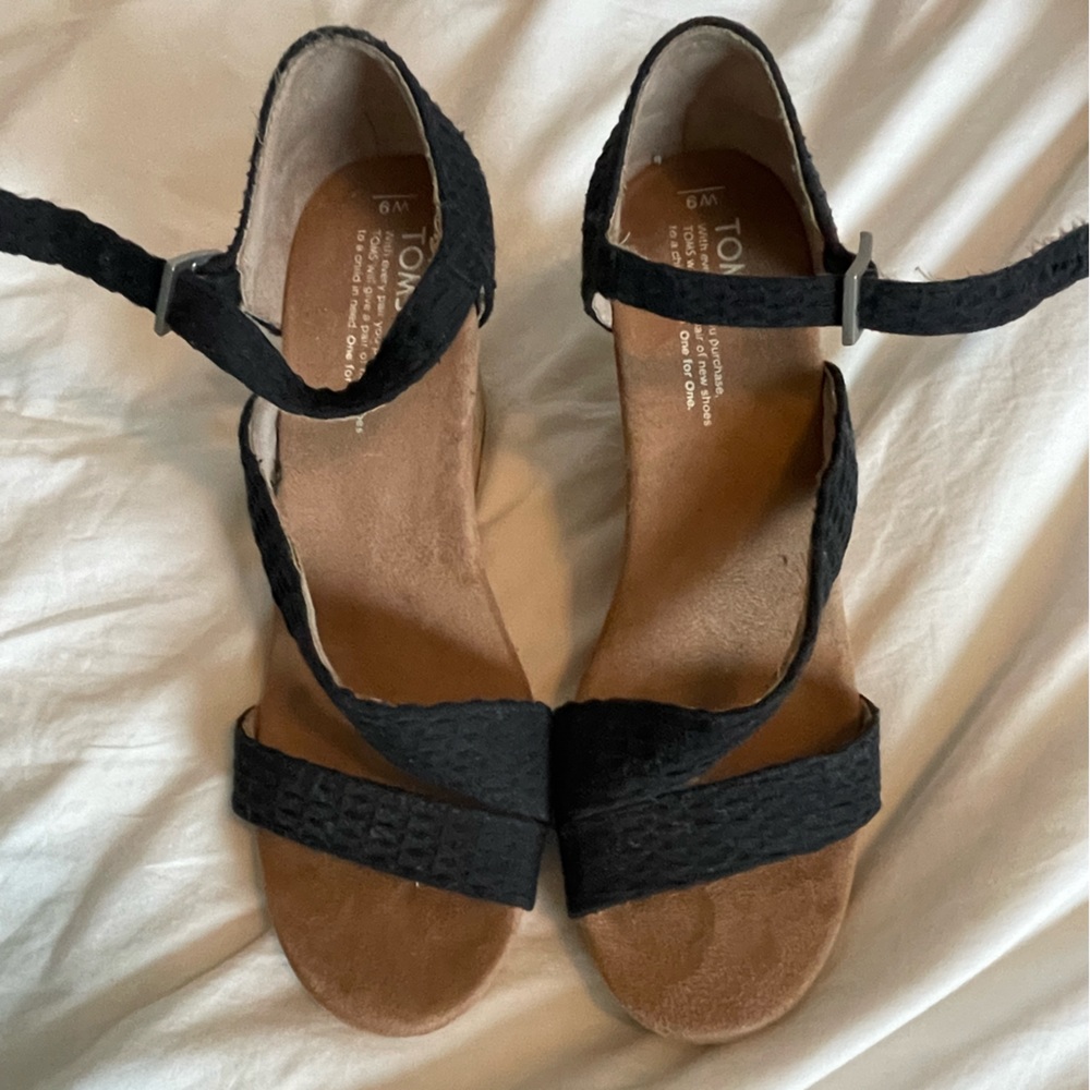 TOMS wedges